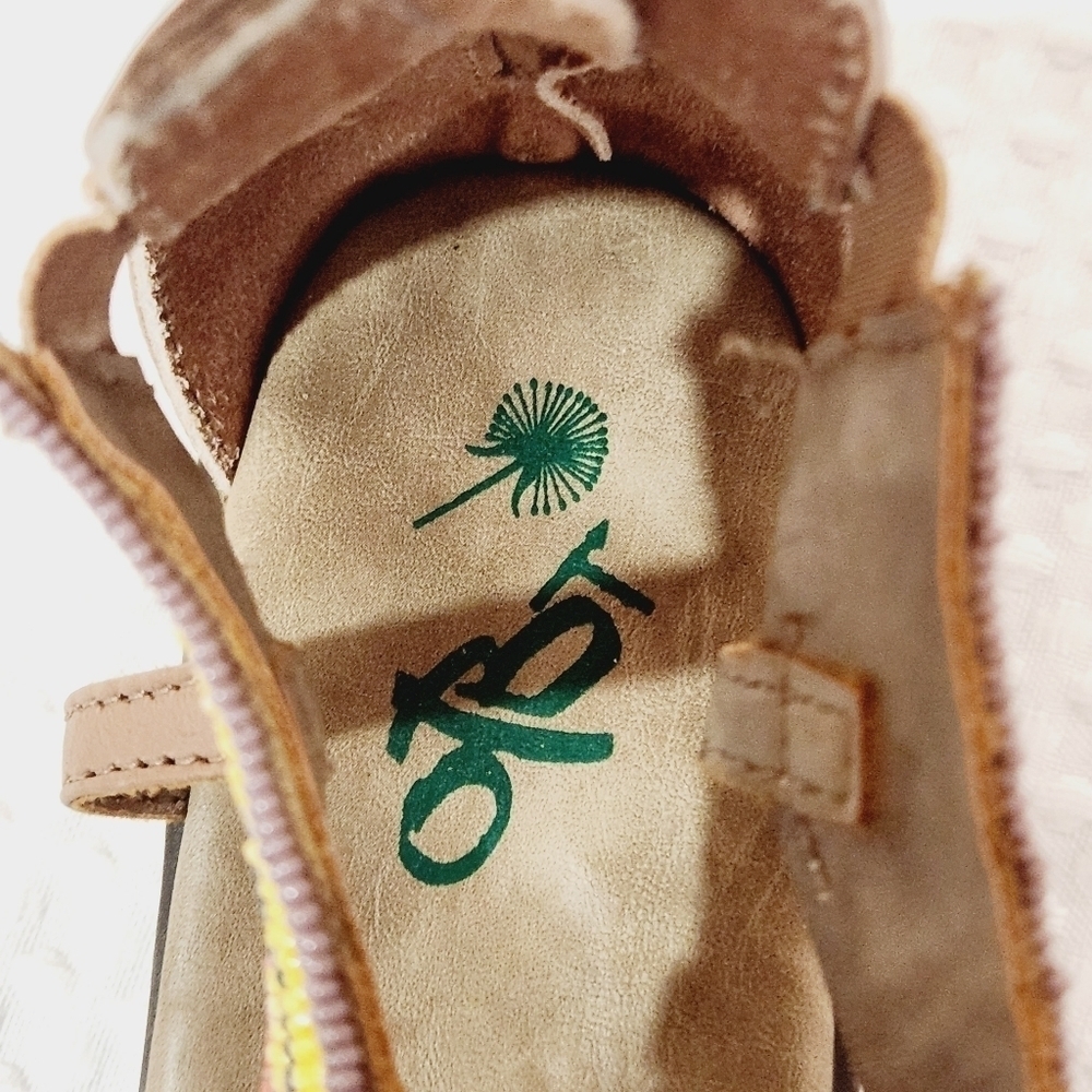 OTBT Paducah Beige Beaded Design Leather Zip Back Sandals Size 8M - Picture 8 of 9